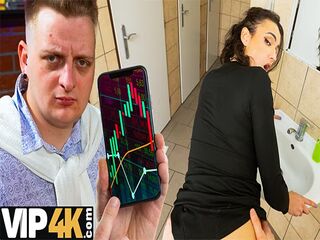 HUNT4K. Fucking dirty sex in the clean WC